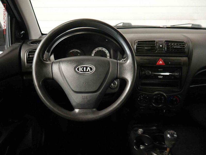 Kia Picanto (2008) 1.0i, AC - fotka 11 z 15