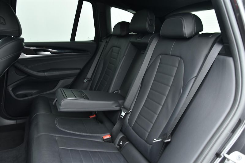 BMW X3 xDrive 20d xLine 1.MAJITEL ČR - fotka 11 z 30
