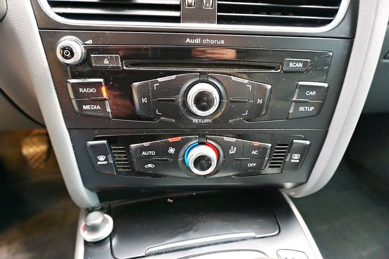 Audi A4 (2012) 2,0 TDI 105 kW - fotka 25 z 32