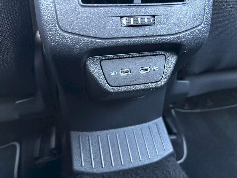 Volkswagen T-Roc (2022) 1.0 TSI 81kW - fotka 24 z 35