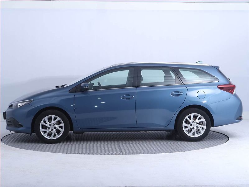 Toyota Auris (2018) 1.6 Valvematic, Serv.kniha - fotka 3 z 15