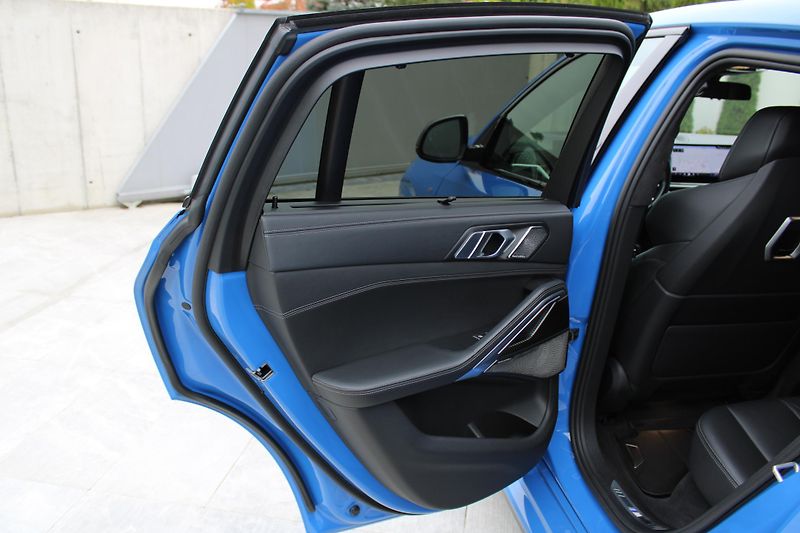 BMW X6 40d*M-sport*Karbon*Vzduch*B&W* - fotka 29 z 50