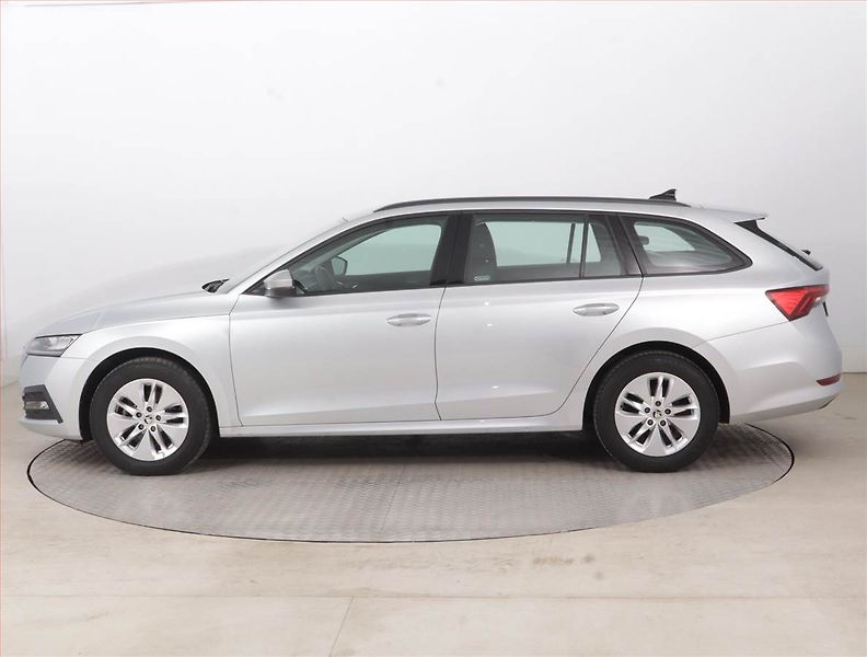 Škoda Octavia (2023) Ambition 2.0 TDI, ČR,1.maj - fotka 3 z 15