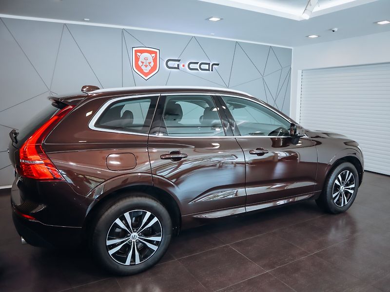 Volvo XC60 B4 AWD Momentum Pro - fotka 5 z 28