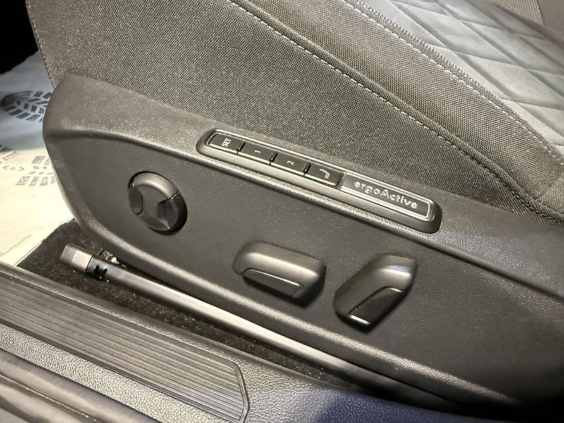 Volkswagen Golf 2,0 TDI 110 kW Life - fotka 11 z 14
