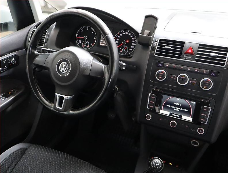 Volkswagen Touran (2014) 1.6 TDI, Navi, Tempomat - fotka 7 z 20