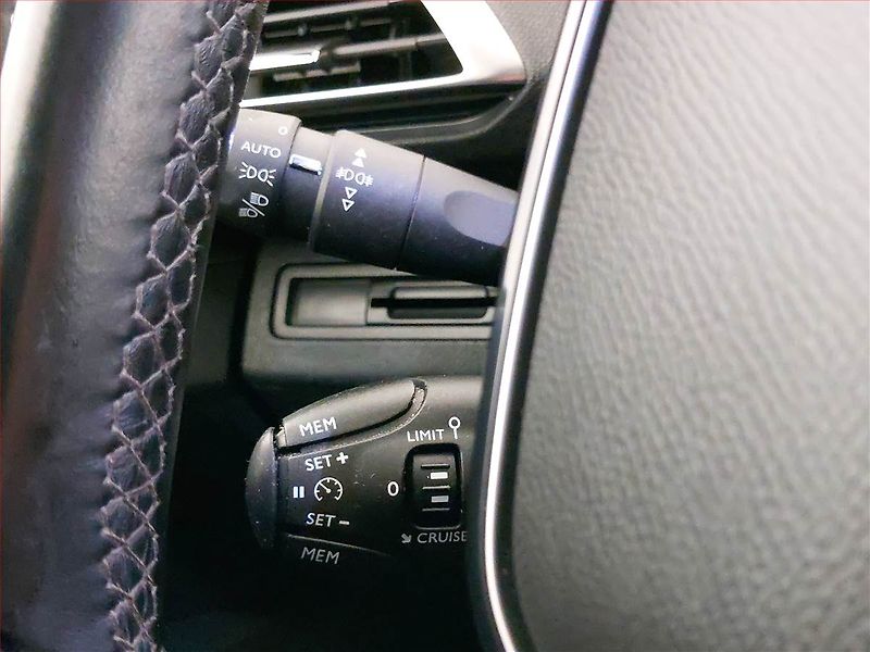 Peugeot 5008 (2020) 1.5 BlueHDi, 7 míst - fotka 17 z 19