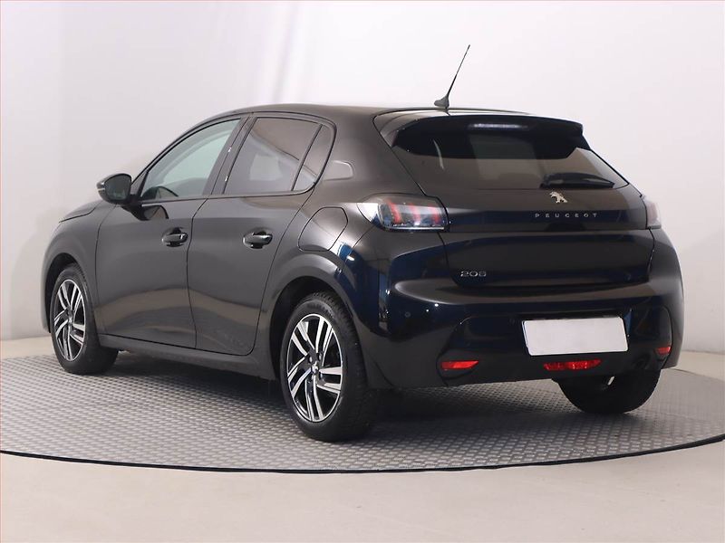 Peugeot 208 (2022) Allure 1.2 PureTech - fotka 4 z 20