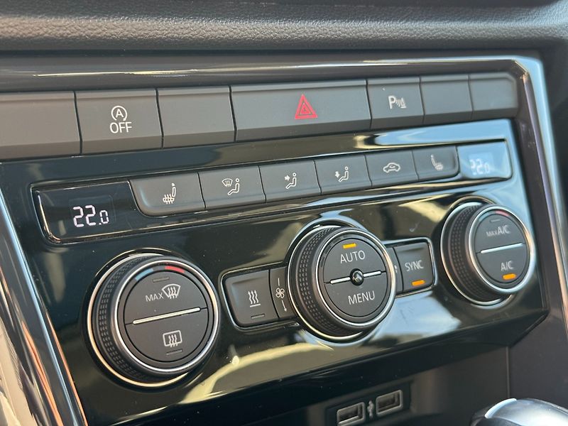 Volkswagen T-Roc (2019) SPORT 1.5 TSI DSG - fotka 33 z 40