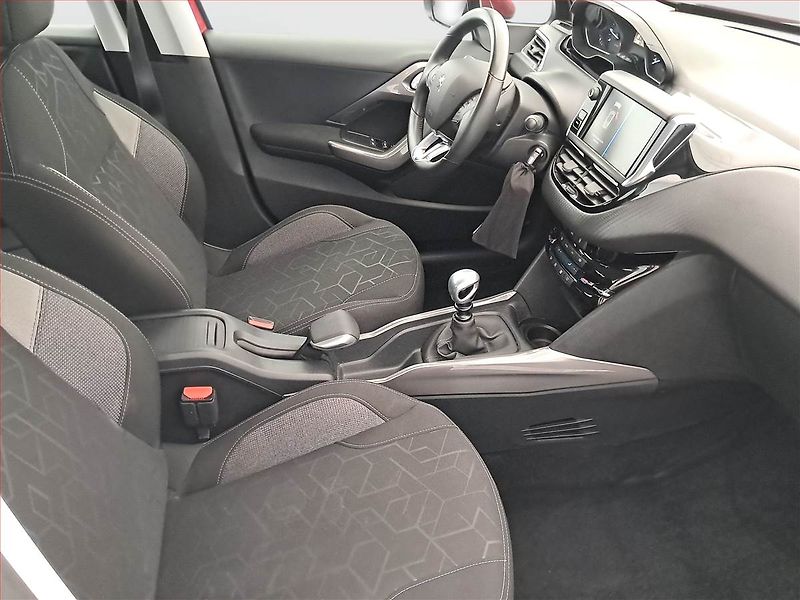 Peugeot 2008 (2019) 1.2 PureTech, ČR,1.maj - fotka 9 z 16