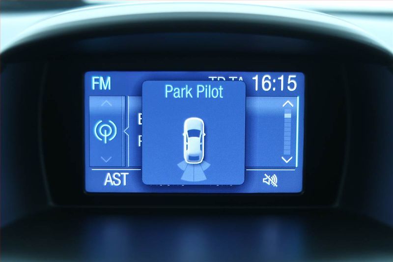 Ford Fiesta (2017) 1.0 EcoBoost, Tempomat - fotka 13 z 20