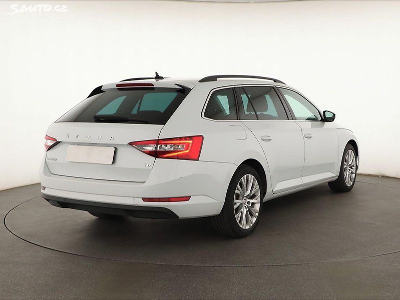 Škoda Superb (2020) - fotka 4 z 21