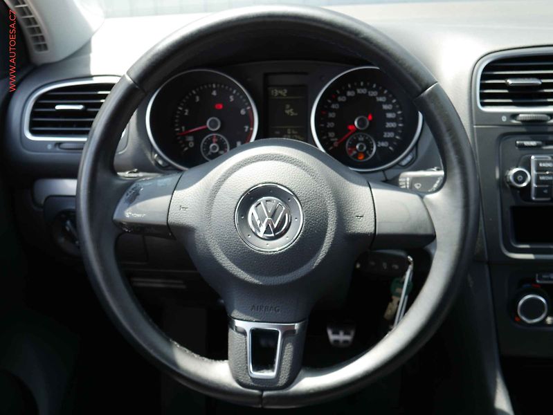Volkswagen Golf (2011) 1.2 TSi, Trendline - fotka 13 z 16