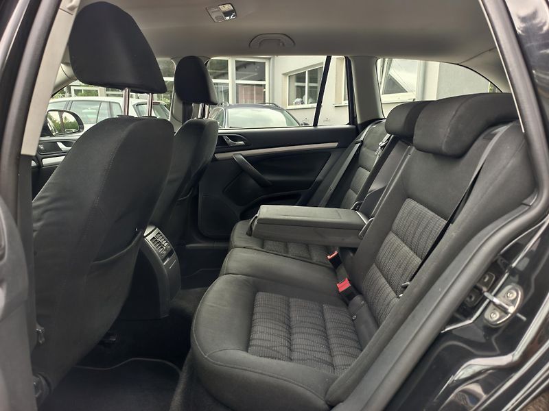 Škoda Octavia KOMBI 1.6 TDi 77kW VÝHŘEVY PDC - fotka 9 z 18