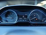 Peugeot 2008 (2018) 1.2 PureTech, Automat - náhled 11
