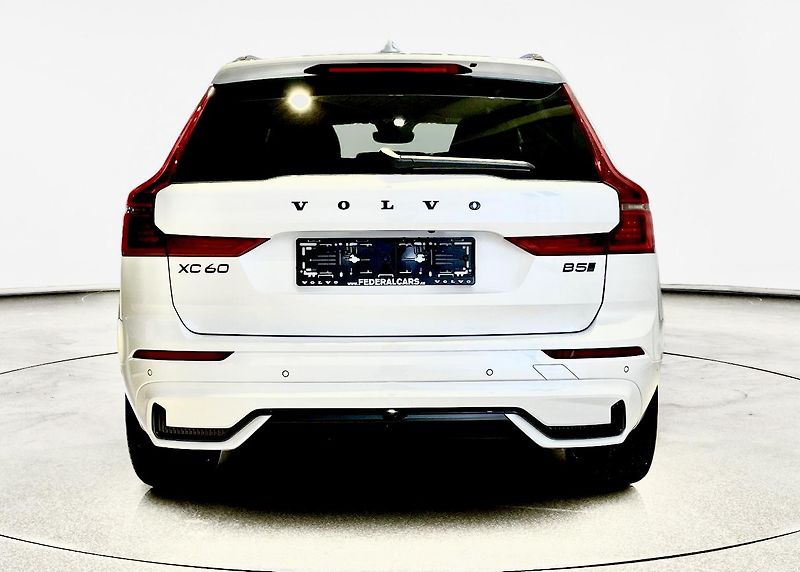 Volvo XC60 (2026) B5 PLUS BLACK + 4SERVIS/ZÁRUKA - fotka 6 z 18