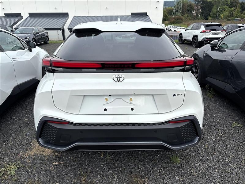 Toyota C-HR 1,8   Style HEV CVT - fotka 5 z 8