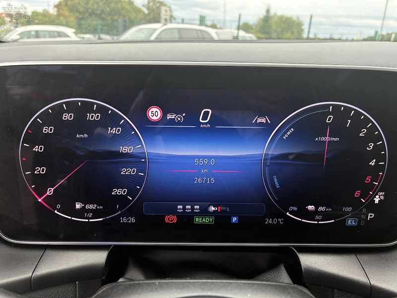 Mercedes-Benz GLC (2025) 300de 4MATIC - fotka 12 z 13