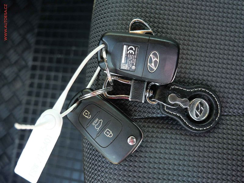 Hyundai i30 (2013) 1.6 CRDi, ČR - fotka 17 z 17