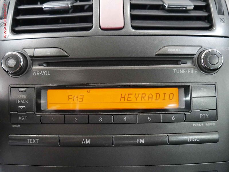 Toyota Auris (2007) 1.6 VVT-i, ČR, AC - fotka 14 z 20
