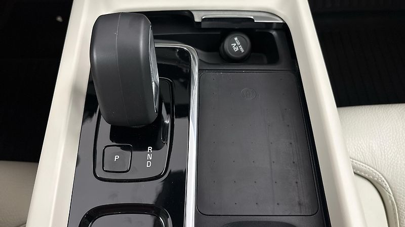 Volvo XC60 2.0 B4 AUT AWD Plus Dark - fotka 24 z 28