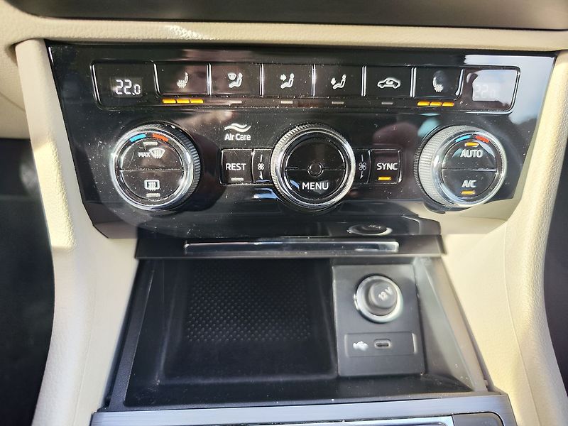Škoda Superb 2.0 TDI/147kW Style DSG 4x4 - fotka 24 z 34