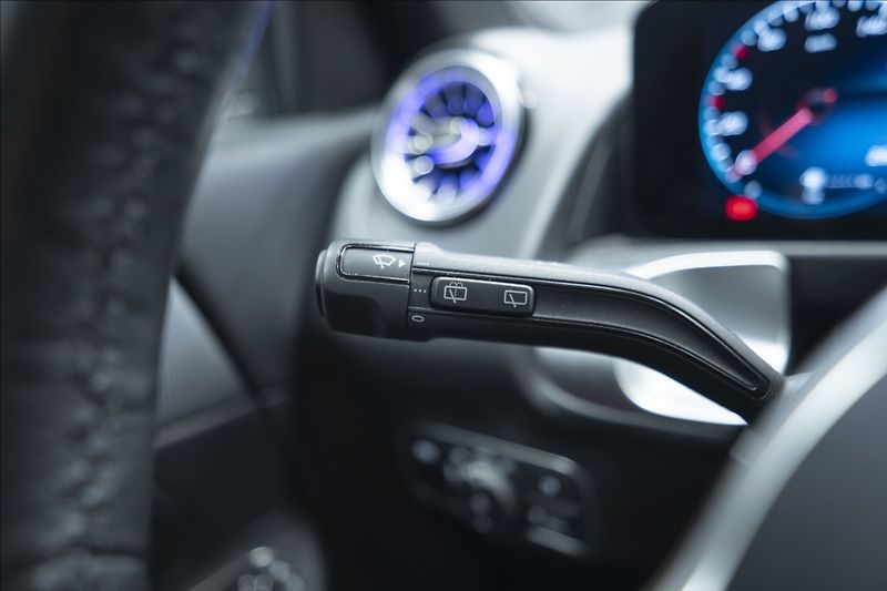 Mercedes-Benz GLB 2,0 200d 4MATIC NAVI KAMERA ČR - fotka 28 z 47