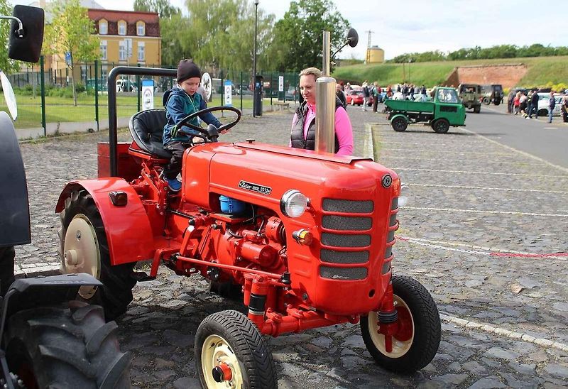 Ladislav Maleček se svým Edselem přijel na sraz veteránů do Terezína z nedalelkých Litoměřic.