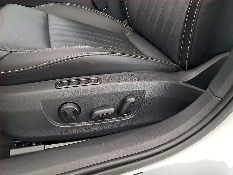 Škoda Superb (2023) Laurin&Klement 2.0 TDI - fotka 16 z 21