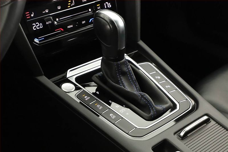 Volkswagen Arteon (2022) R-line R 2.0 TSI 4Motion - fotka 10 z 21