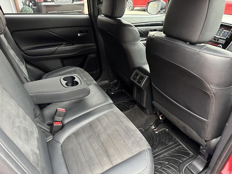Mitsubishi Outlander (2019) 2.0i Mivec Automat LED 7Míst - fotka 17 z 50