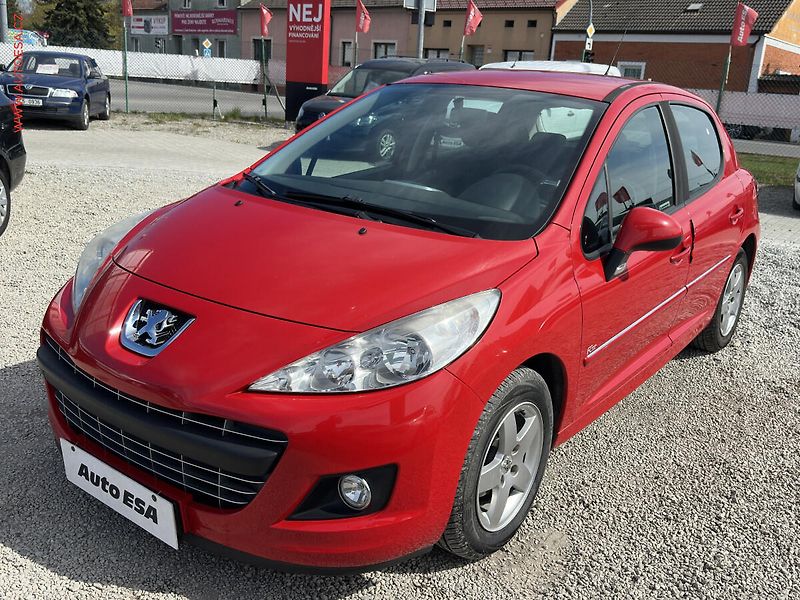 Peugeot 207 (2012) 1.4i, 2.maj,ČR, AC - fotka 3 z 16