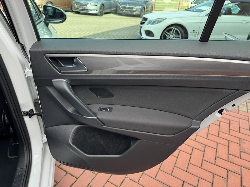 Volkswagen Golf Sportsvan (2016) 1.2TSi Digi Klima Tempomat - fotka 19 z 50