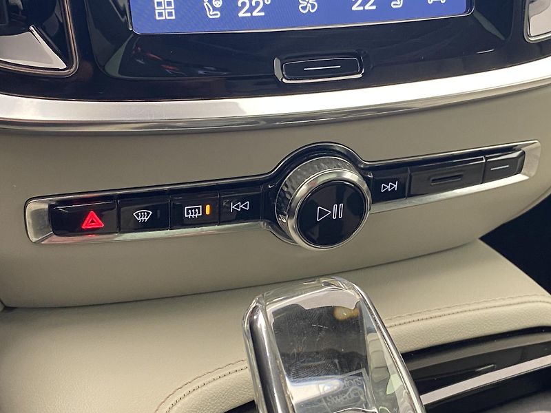 Volvo V60 T6 RECHARGE BRIGHT REZERVACE - fotka 29 z 57