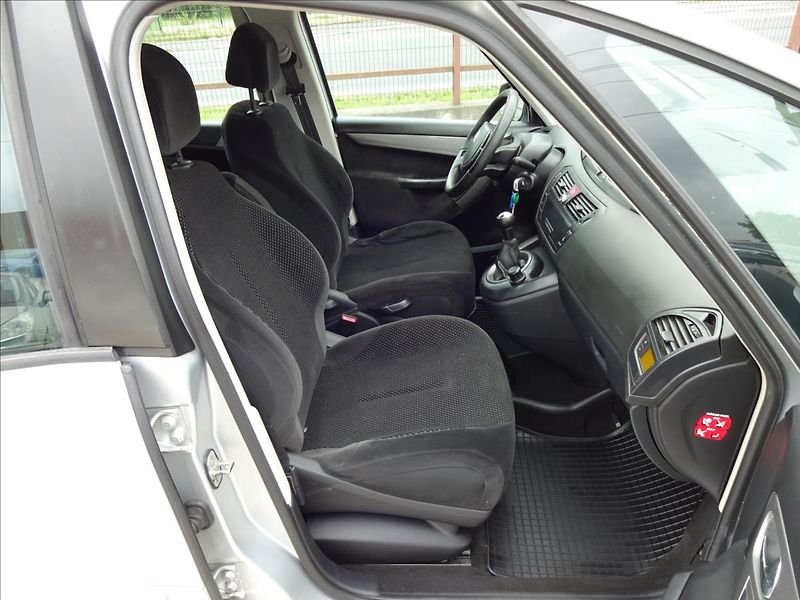 Citroën C4 Picasso 1,6HDI 80kW - fotka 28 z 44