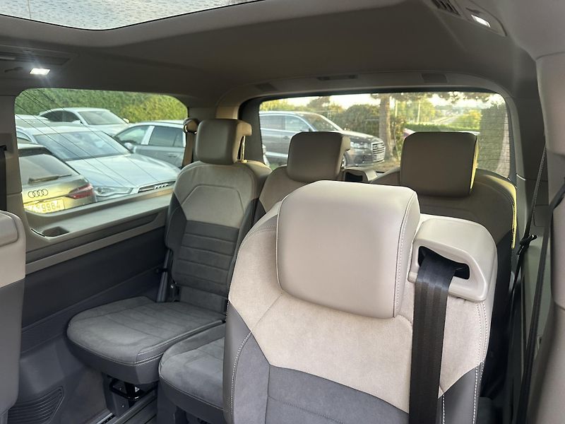Volkswagen Multivan HIGHLINE, HEAD-UP, STYLE - fotka 28 z 28