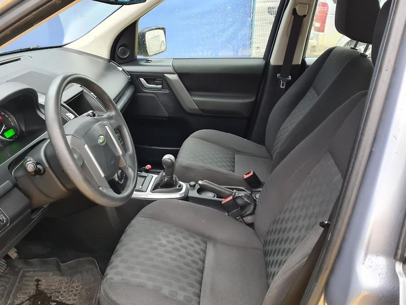 Land Rover Freelander 2,2 TD4 112WW 4WD - fotka 7 z 17