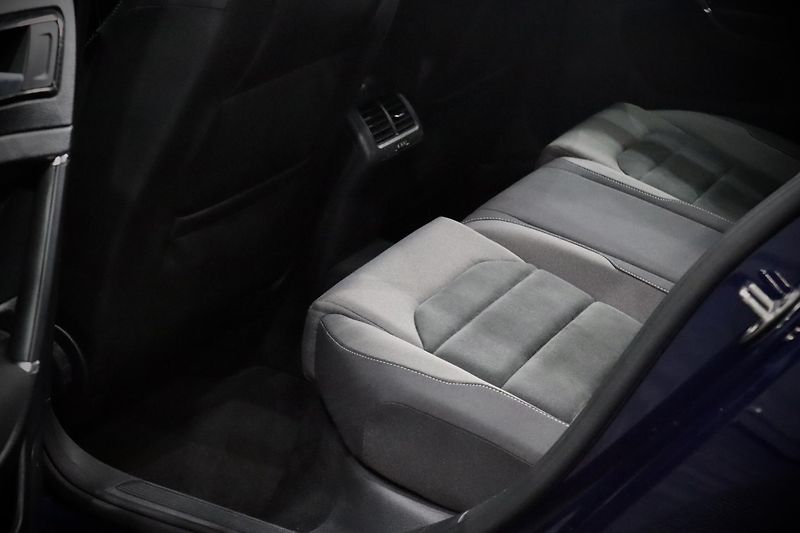 Volkswagen Golf 7 FL 1.4 TSI 110 kW Highline - fotka 20 z 35