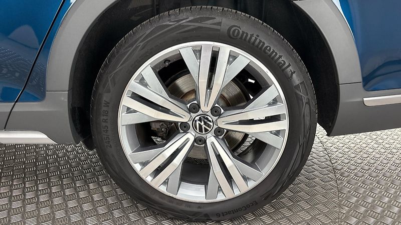 Volkswagen Passat 2.0 TDI DSG 4x4 4motion Alltra - fotka 19 z 32