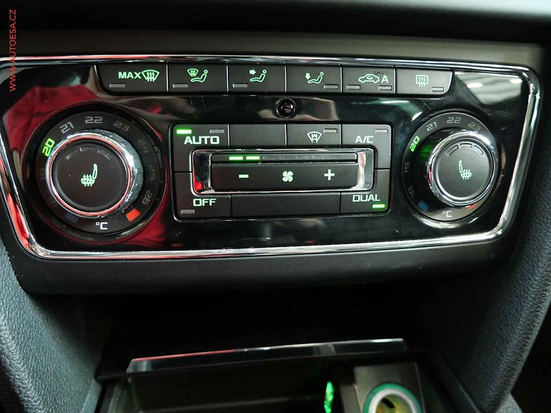 Škoda Superb (2014) 2.0 TDi 4x4, ČR, Elegance - fotka 22 z 24