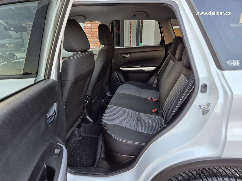 Suzuki Vitara (2016) 1.6VVT 88KW Automat COMFORT - fotka 41 z 52