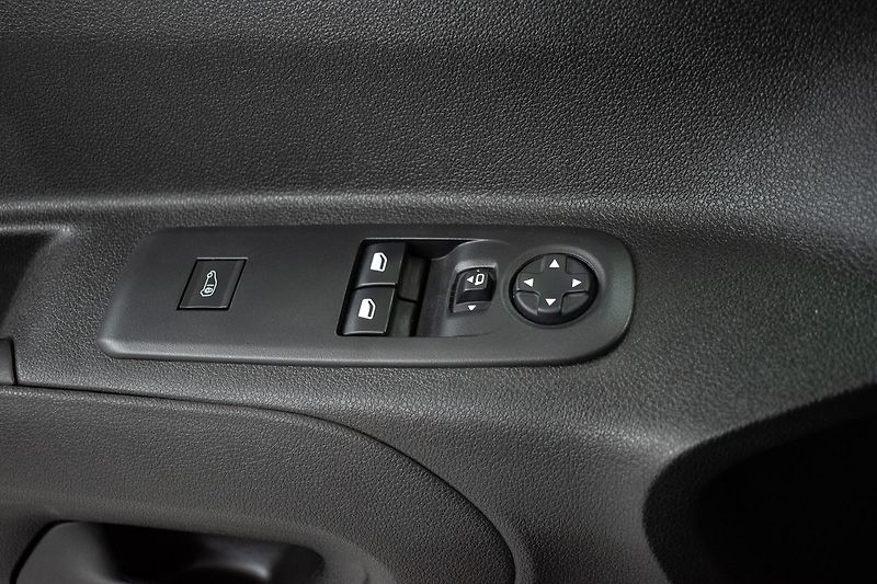 Opel Combo 1.5 CDTi TAŽNÉ*VESTAVĚNÁ DÍLNA - fotka 20 z 31
