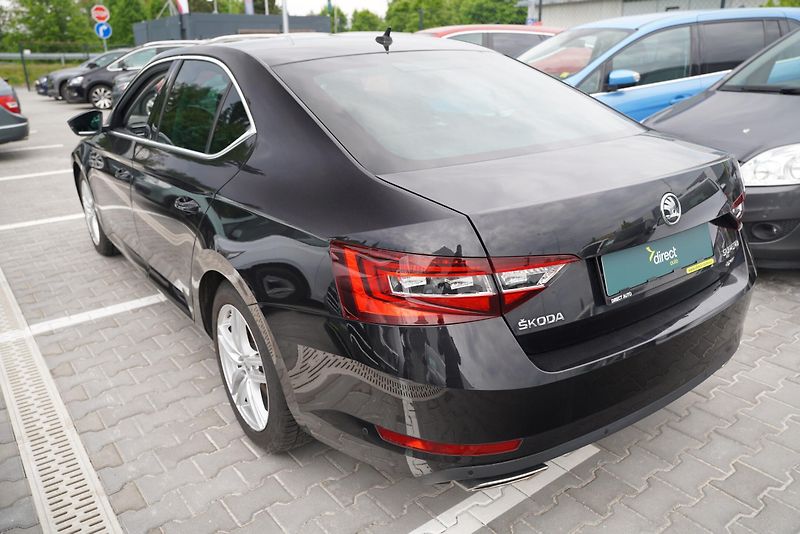 Škoda Superb - fotka 2 z 6