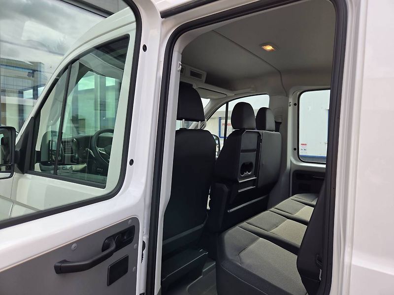 Volkswagen Crafter 35 L4 2.0 TDi 130 kW valník 7m - fotka 24 z 31