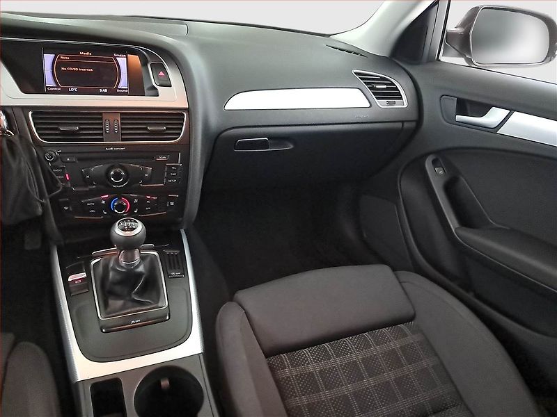 Audi A4 (2011) 2.0 TDI - fotka 8 z 17