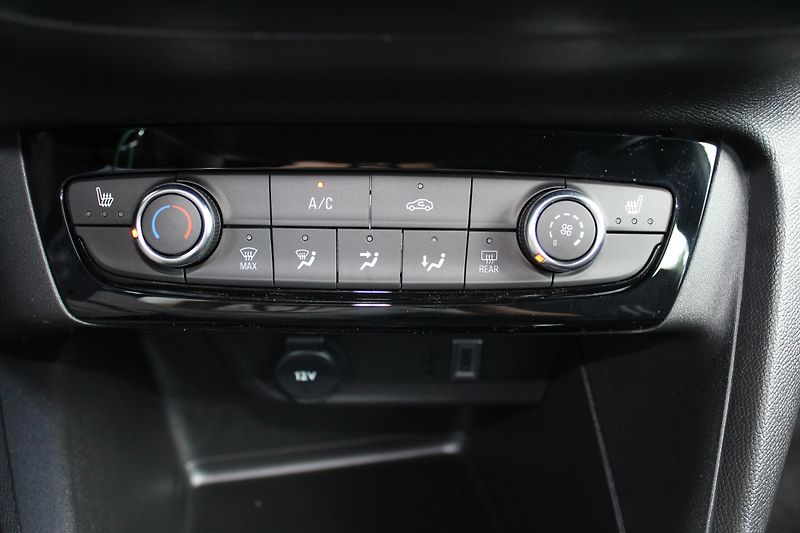 Opel Corsa (2025) GS Hybrid 1.2 TURBO 110k eDCT6 - fotka 21 z 29