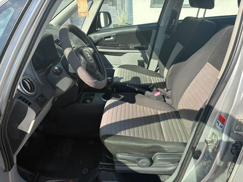 Suzuki SX4 (2011) 1.6i, 88KW, VYHŘ. SEDADLA, 4X4 - fotka 21 z 23