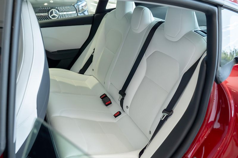 Tesla Model 3 (2024) PERFORMANCE HIGHLAND — DUAL  - fotka 15 z 24