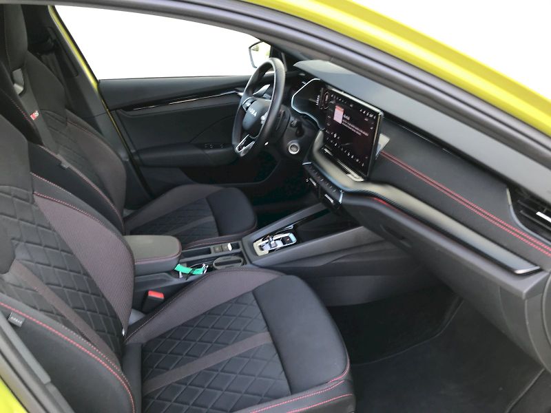 Škoda Octavia (2025) COMBI RS 2,0 TSI 195 KW 7-STUP - fotka 20 z 29