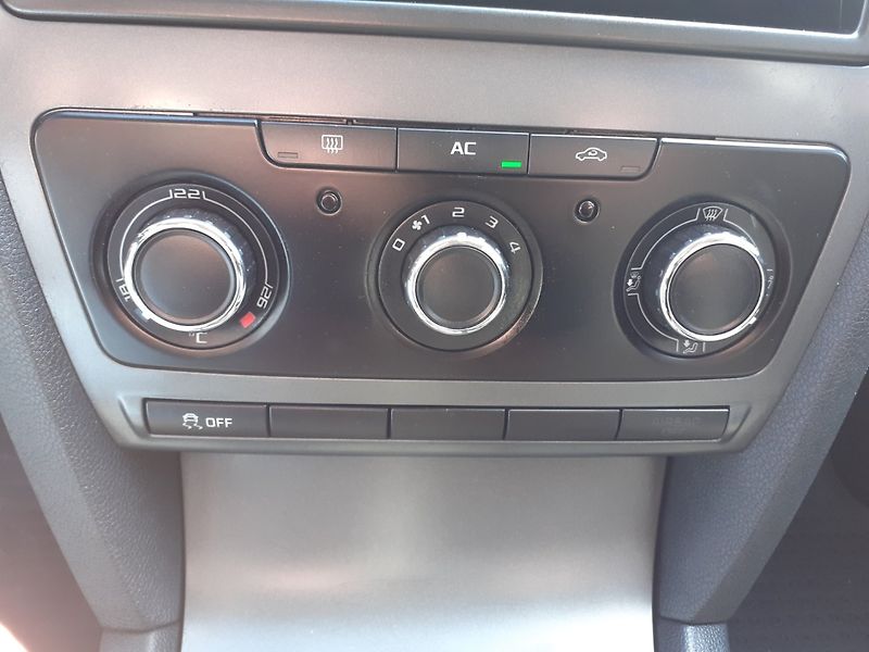 Škoda Octavia (2010) KOMBI 1.4 TSI - fotka 10 z 27